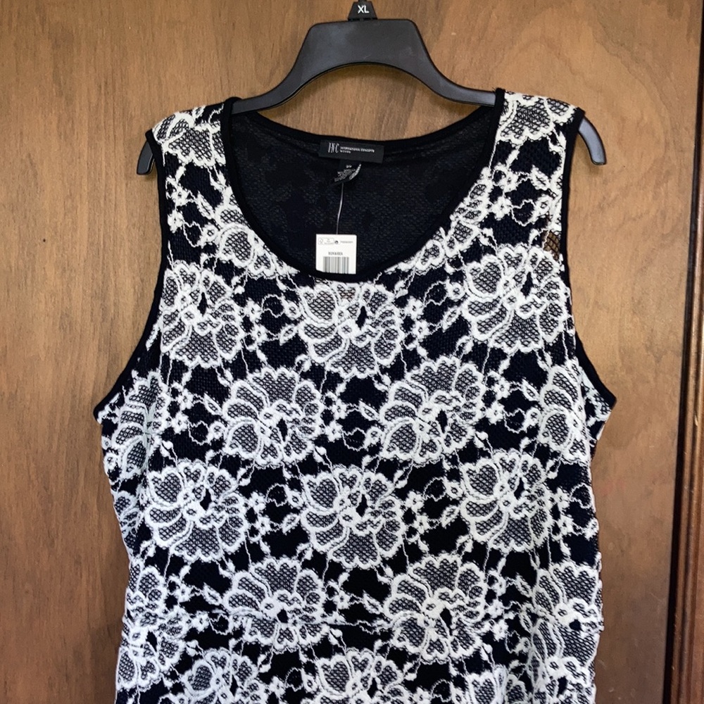 Inc sleeveless top with floral embroidered design size 2X